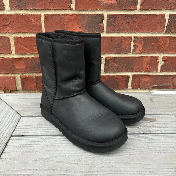 UGG Classic Short Leather Boot - Picture 1 of 8